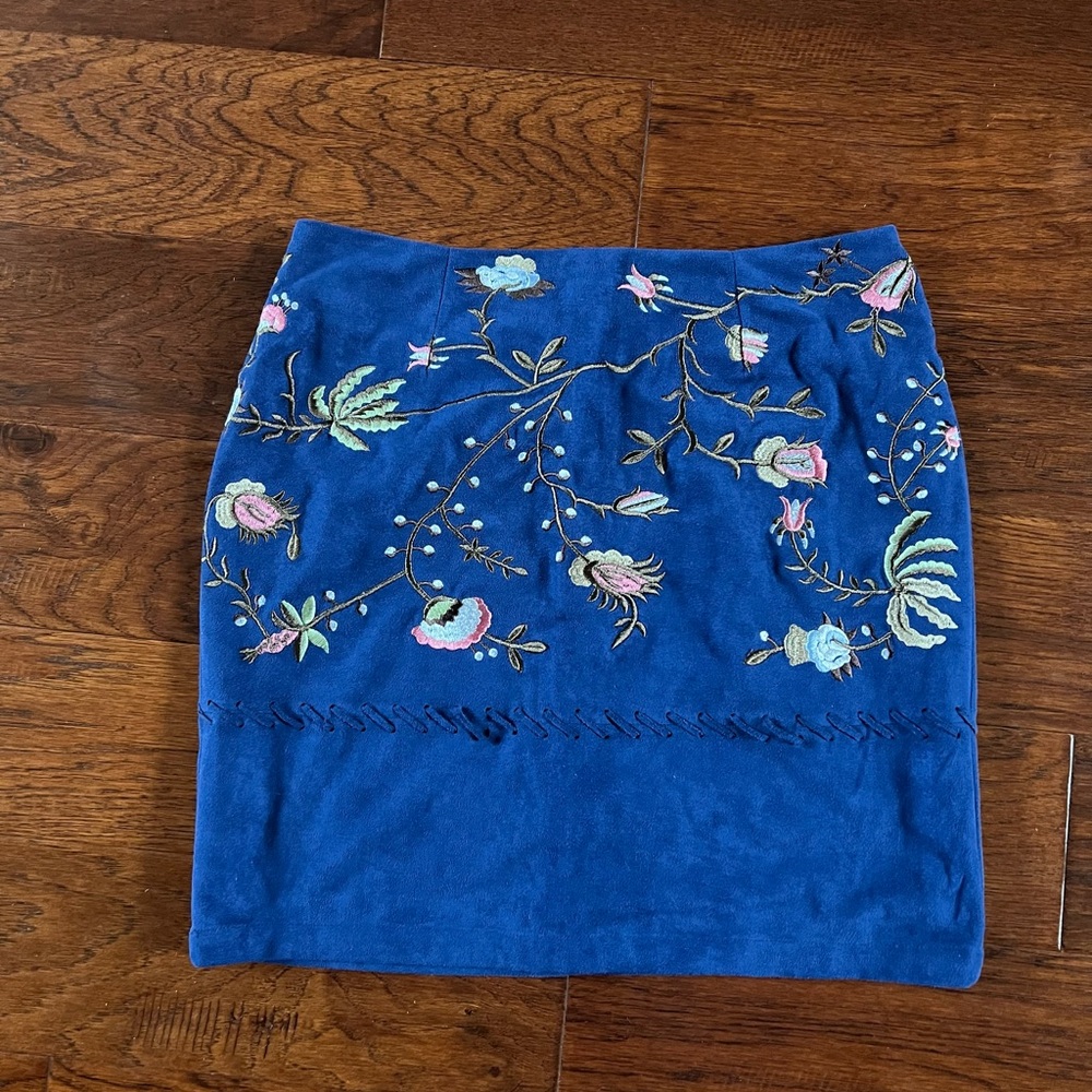Lulu’s M Suede Blue Floral Skirt